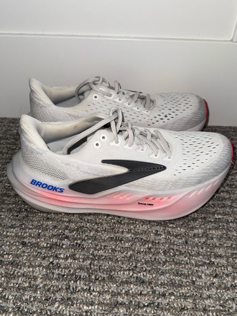 Brooks Glycerin max women's running shoes diva pink/black size 8 Like New
